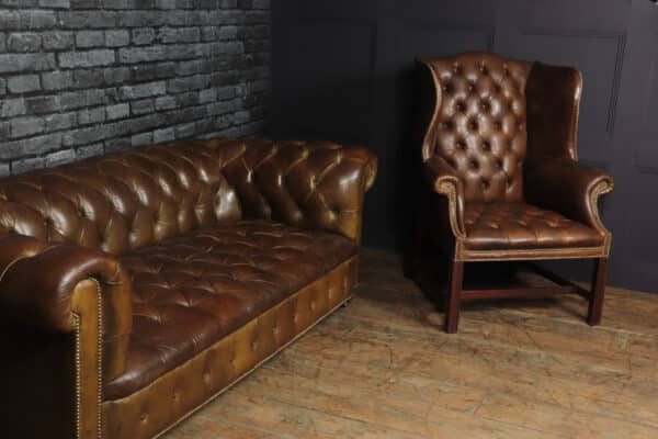 Georgian Style Brown Buttoned Leather Wing Chair - Image 15