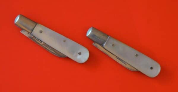 SALE - A Circa:- 1964 A Pair Miniature Silver Mother of Pearl Sheffield Folding Fruit Knives - Collectable Knives / Present - Image 2