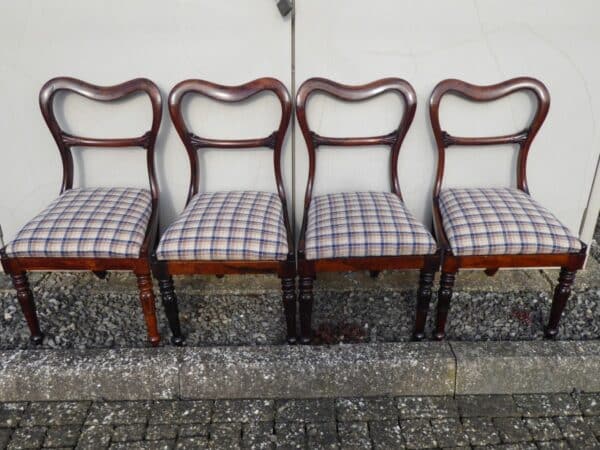 Set of 4 rosewood kidney back dining chairs circa 1840 dining chairs Antique Chairs 3