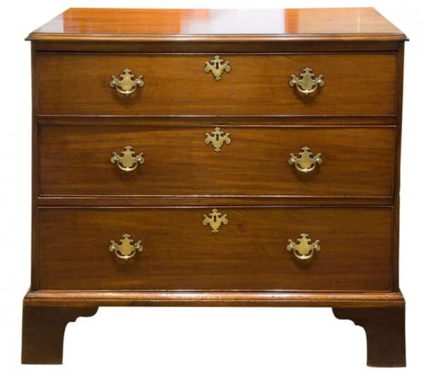 George III mahogany chest of drawers circa 1790 Antique Draws 3