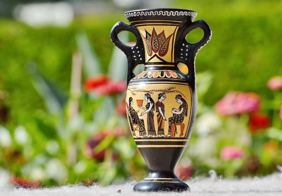 How to Keep Your Antique Vases Clean and Well-Maintained