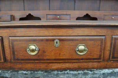 Georgian oak Welsh plate back dresser. - Image 3