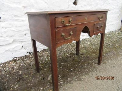 Georgian mahogany lowboy 18th Cent Antique Tables 4