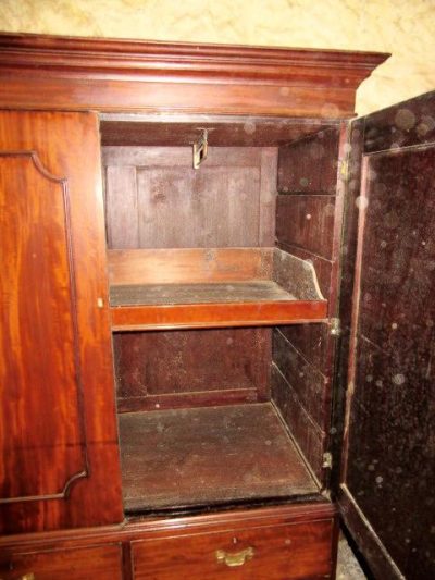 A Georgian mahogany linen press 18th Cent Antique Wardrobes 7