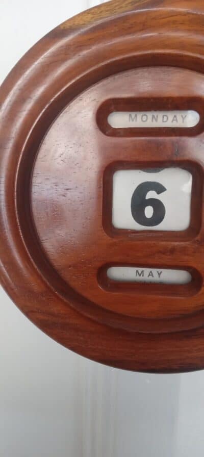 AN EDWARDIAN MAHOGANY CIRCULAR PERPETUAL CALAENDAR (c1908/12) Miscellaneous 4