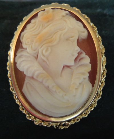 9ct Gold Cameo Brooch/Pin - Image 2