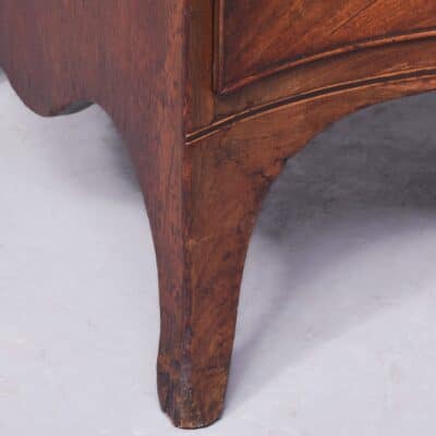 George III Serpentine Fronted Figured Mahogany Chest of Drawers 18th century Antique Chest Of Drawers 5