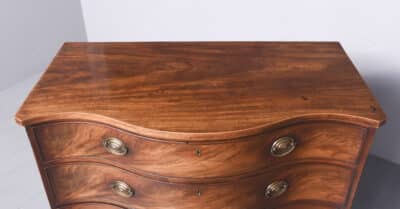 George III Serpentine Fronted Figured Mahogany Chest of Drawers 18th century Antique Chest Of Drawers 9