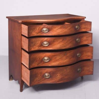 George III Serpentine Fronted Figured Mahogany Chest of Drawers 18th century Antique Chest Of Drawers 11