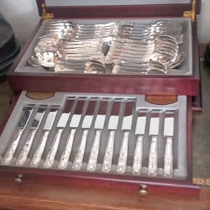 A SET OF VINERS KING ROYALE SILVER PLATED 44 PIECE CUTLERY SET. Antique Metals