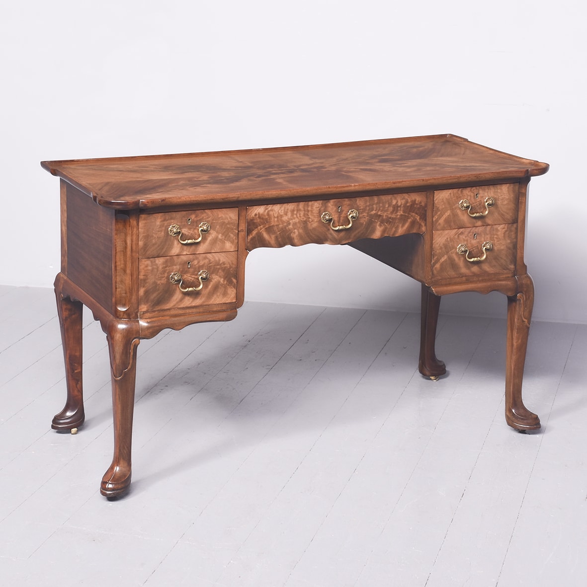 Mahogany Desk by ‘Whytock & Reid of Edinburgh’ Antique desk Antique Desks