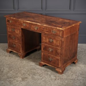 High Quality Walnut Kneehole Desk Antique desk Antique Desks