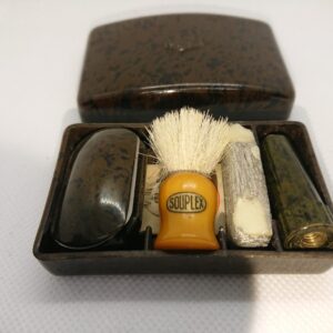 Bakelite Traveller’s Shaving Kit bakelite Miscellaneous 3