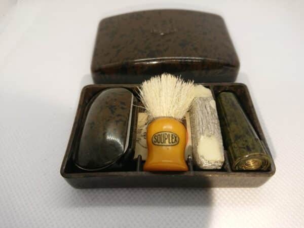 Bakelite Traveller’s Shaving Kit bakelite Miscellaneous 3