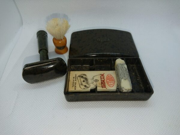 Bakelite Traveller’s Shaving Kit bakelite Miscellaneous 5