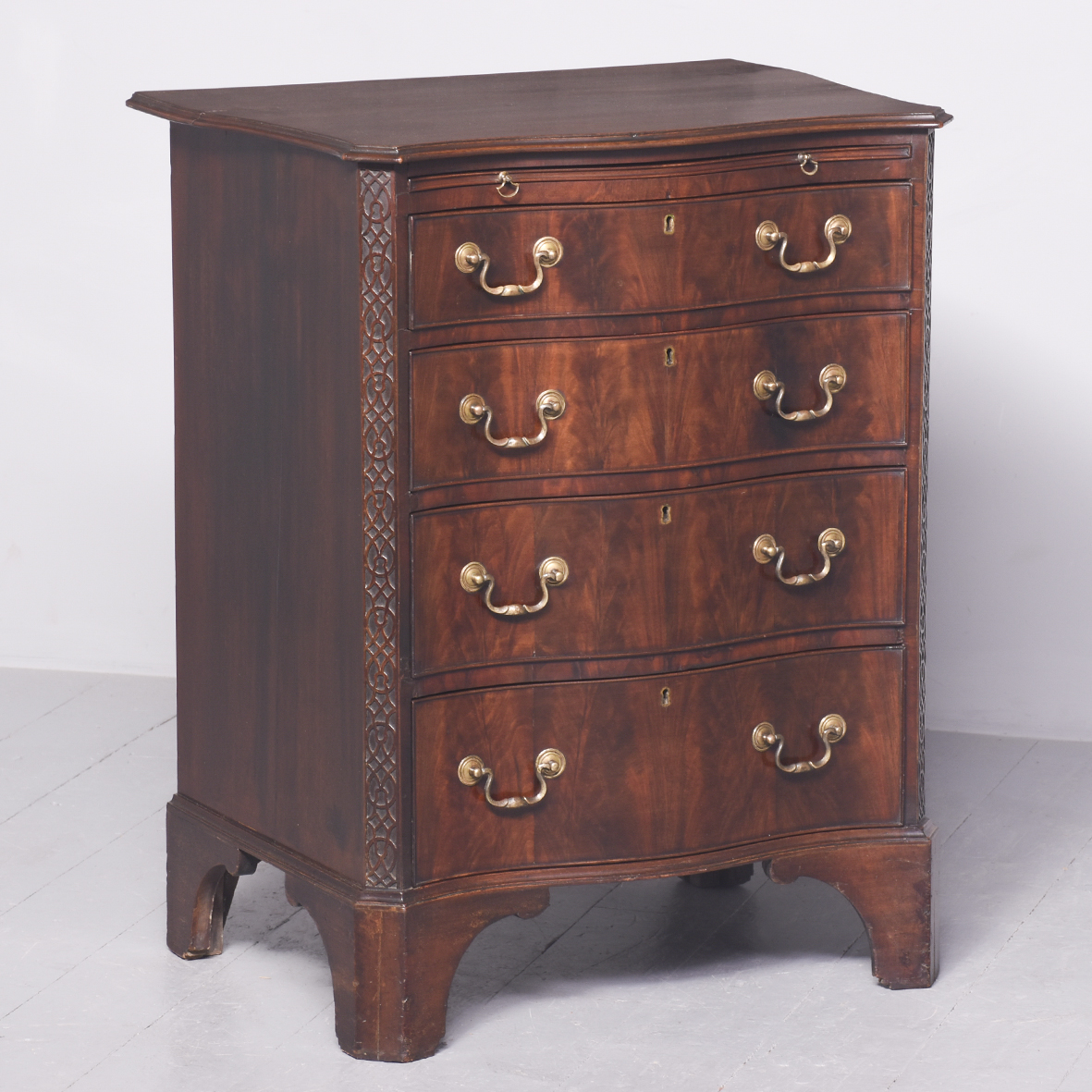 George III Style Neat-Sized, Serpentine-Fronted, Mahogany Chest of Drawers Antique Chest Of Drawers