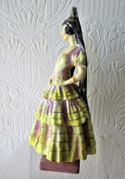 Vintage Royal Doulton English Porcelain Figurine ~ "A Spanish Lady" ~ HN 1290 - Image 2