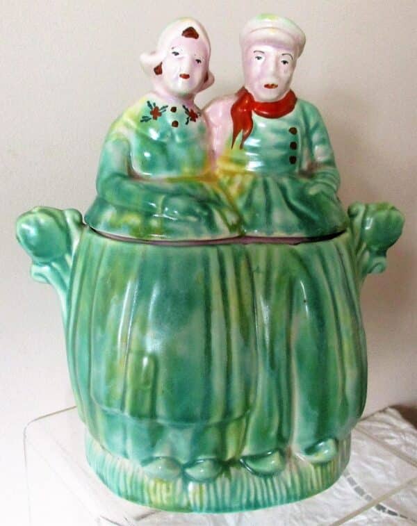 Vintage English “Dutch Couple” Pottery Biscuit Barrel ~ Arthur Wood & Son biscuit barrel Vintage 4