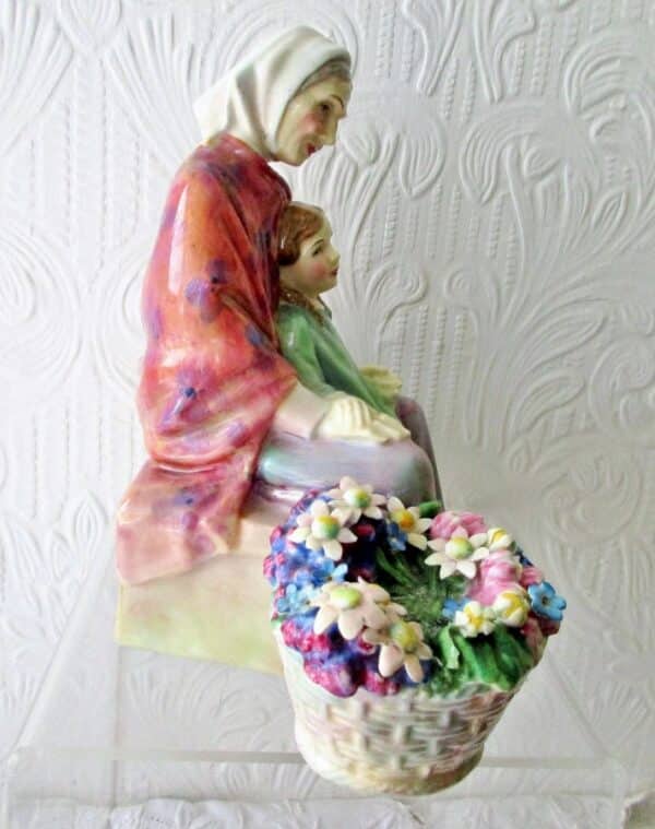 Vintage Royal Doulton English Porcelain Figurine ~ "Granny's Heritage" ~ HN 1873 - Image 4