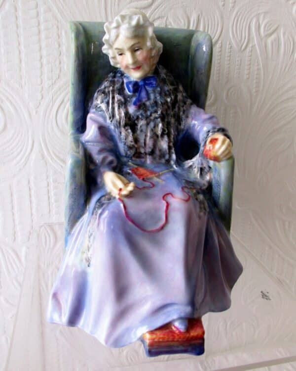 Pair of Vintage Royal Doulton English Porcelain Figurines ~ "Darby & Joan" ~ HN 1427 & HN 1422 - Image 11