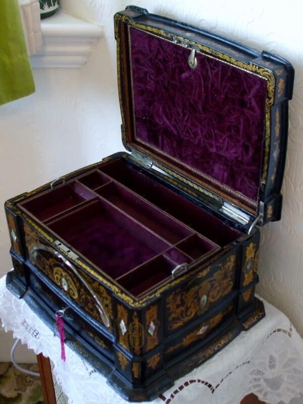 Antique English Victorian Papier-mâché Ladies Jewellery Casket - Image 10