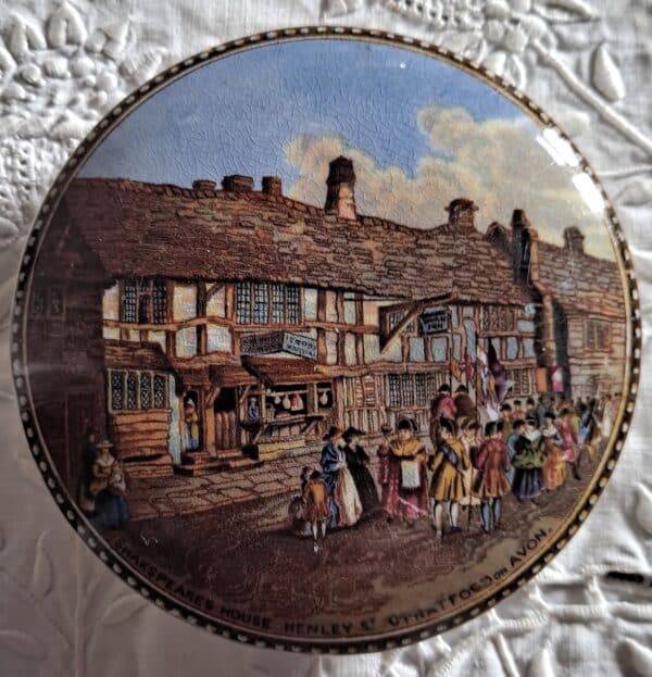 Pratt-ware Pot-lid No. 226 Shakespeare's Birthplace { Exterior }