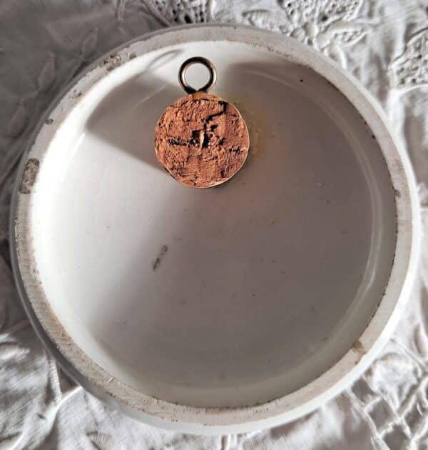 Pratt-ware Pot-lid No. 227 Shakespeare's Birthplace { Interior }