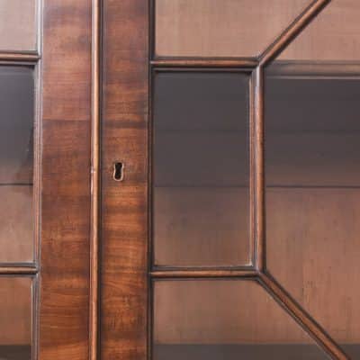 Fine George III Inlaid Mahogany Bureau Bookcase in Excellent Condition Antique bureau Antique Bookcases 14