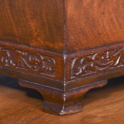 George III Flame Mahogany, Parquetry Inlaid Tea Caddy of Casket Form - Image 4