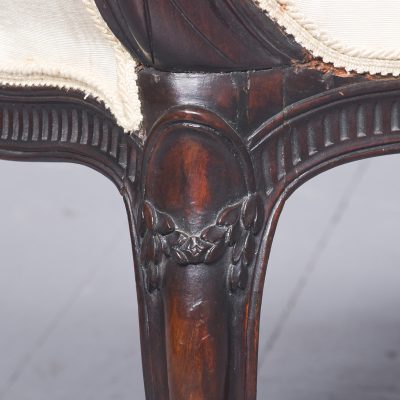 Carved Mahogany Hepplewhite Style Window Seat - Image 3