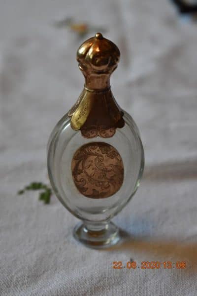 Antique French Perfume Bottle Encrusted With Gold, Jen Jacques Rousseau. 17th century old master Antique Collectibles 8