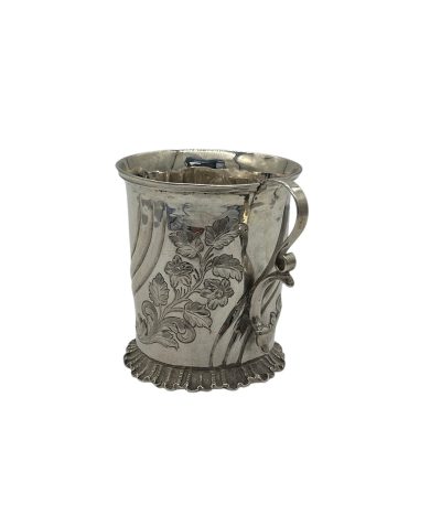 Victorian Silver Art nouveau Chased Christening mug – London – ca 1860-70 christening mug Antique Silver 5