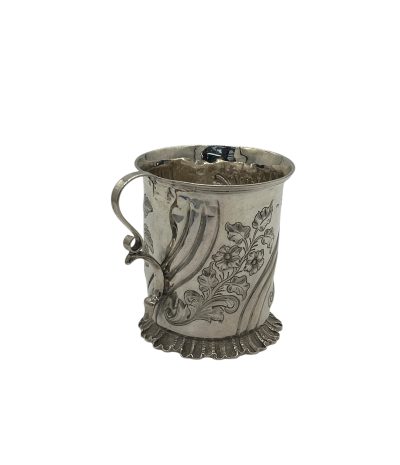 Victorian Silver Art nouveau Chased Christening mug – London – ca 1860-70 christening mug Antique Silver 6