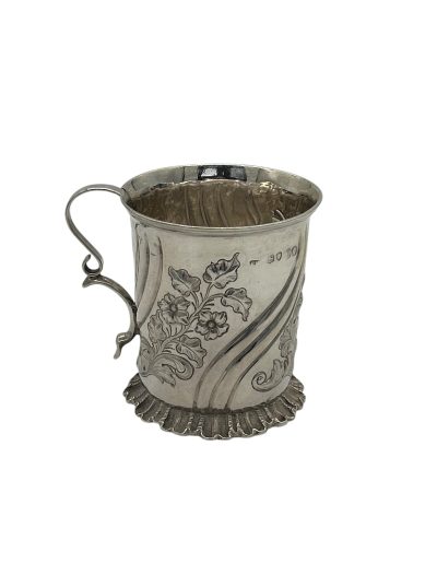 Victorian Silver Art nouveau Chased Christening mug – London – ca 1860-70 christening mug Antique Silver 7