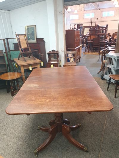 Good Antique Regency Dining Table Seats 8