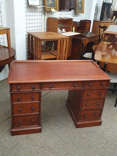 Good Antique Victorian Pedestal Side Table Desk