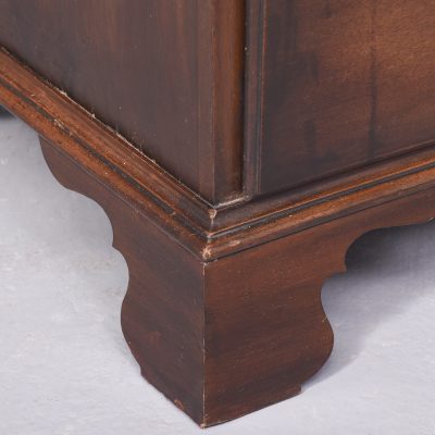 George III Red Walnut Chest of Drawers - Image 2