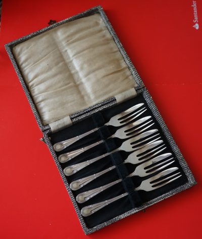 Vintage Ornate E.P.N.S. Boxed Set of Pastry Forks