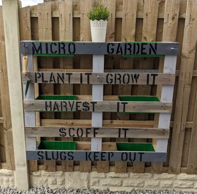 Micro garden pallet planter