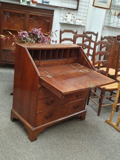 Good Antique Georgian Walnut Writing Desk Bureau - Image 3