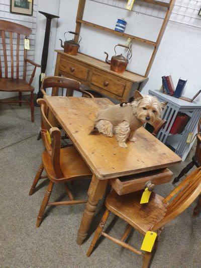 Small Antique Edwardian Pine Kitchen Dining Table Seats 4 - Image 2