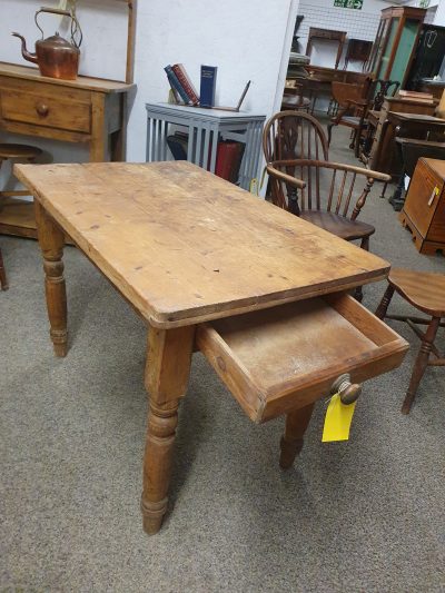 Small Antique Edwardian Pine Kitchen Dining Table Seats 4 - Image 4