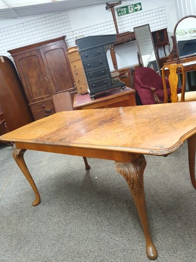 Good 1940's Walnut Dining Table Seats 8 - Image 3