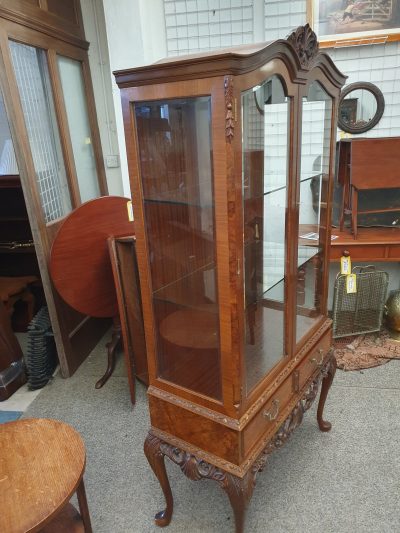 Good 1930's Walnut Display Cabinet - Image 2