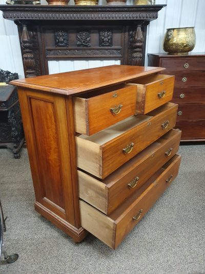 Good Antique Walnut Chest of Drawers - Image 5