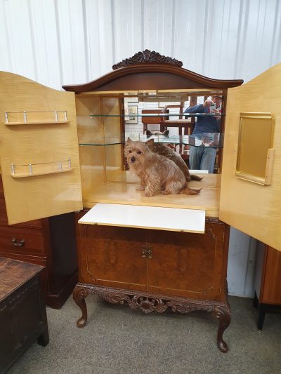 Good Antique 1930's Walnut Cocktail Drinks Cabinet - Image 3