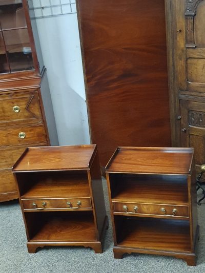 Good Vintage Pair of Bedside Tables Cabinet's - Image 4