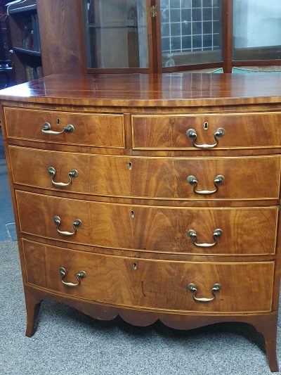 Good Antique Bow Front Chest of Drawers - Image 8