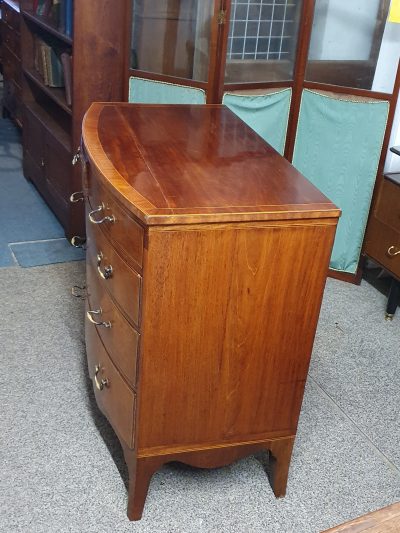 Good Antique Bow Front Chest of Drawers - Image 2