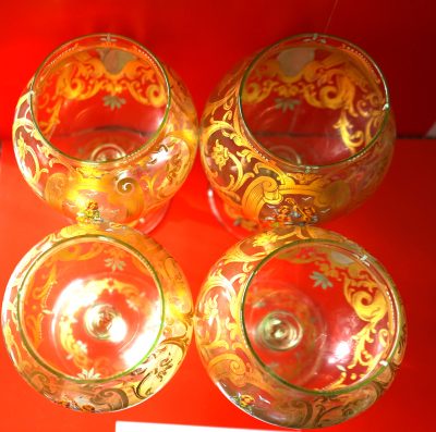 SALE - Rare Large Vintage Set of 4 Venetian Murano Hand Painted Goblets - Image 4